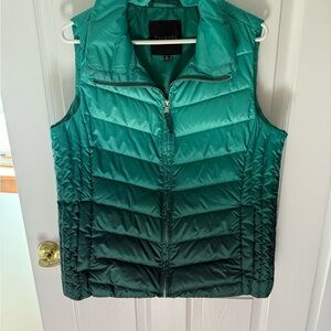 NWOT Talbots PUFFER VEST-OMBRÉ-down vest-green-Size M. So pretty & versatile!